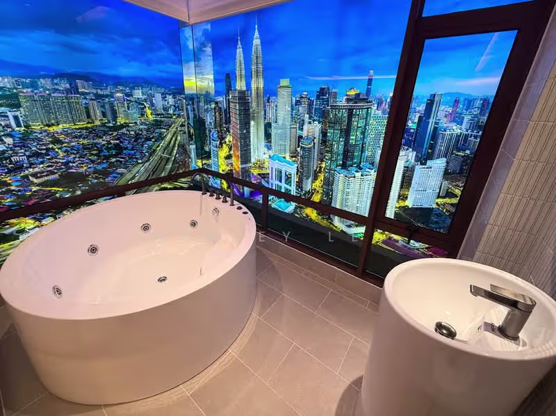 Armani Hallson KLCC, SOVO A unit come with Jacuzzi & KL City View